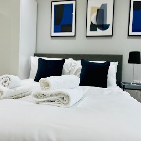 Lovely Studio Apartment With Free Parking Included! Manchester Exteriér fotografie