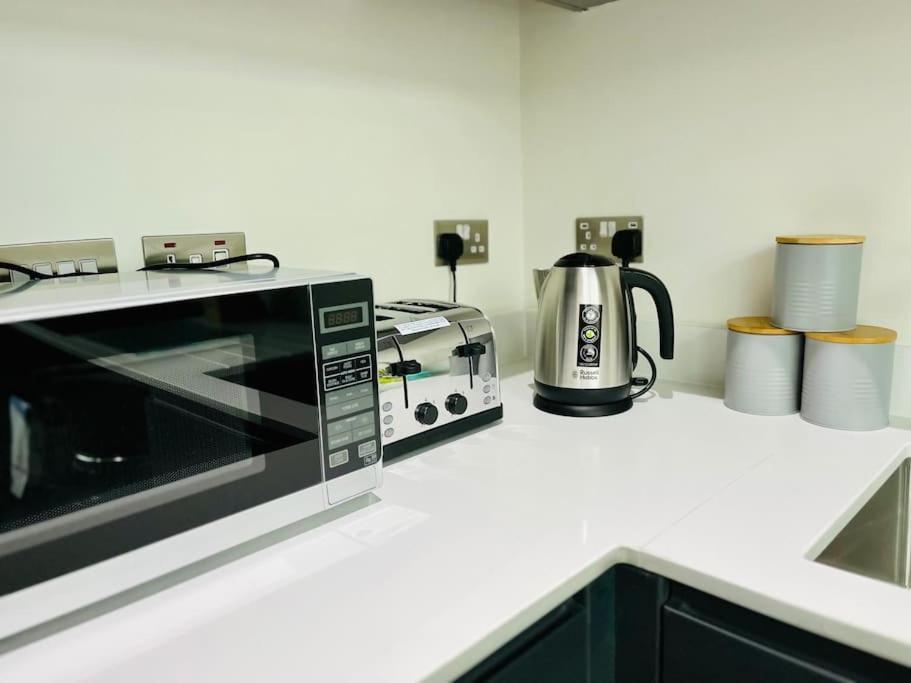Lovely Studio Apartment With Free Parking Included! Manchester Exteriér fotografie